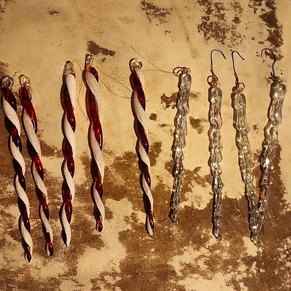 9 icecicle ornaments. Size: OS